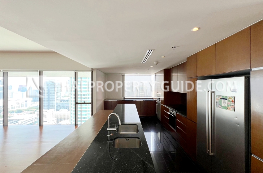 Condominium in Ploenchit : Hansar Rajdamri 